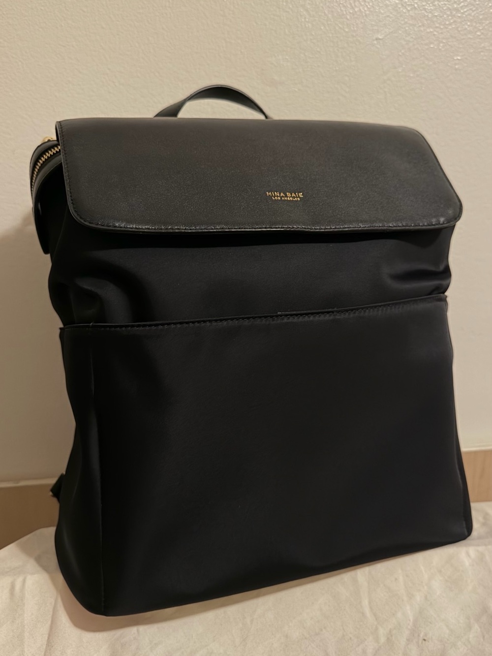 Mina Baie Kinney Nylon BG EUC